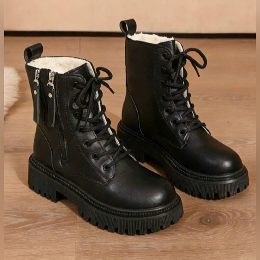 Women’s Black Combat Boots Thermal Lined Size 7